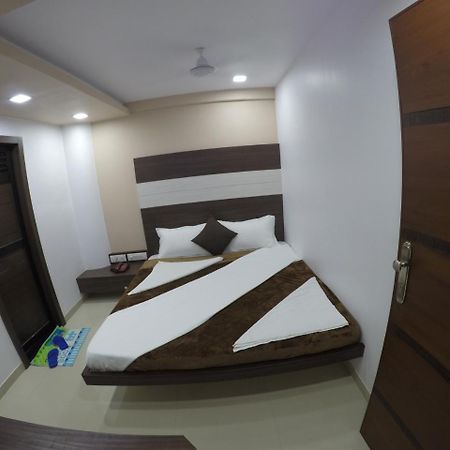 Hotel Ideal Vadodara Kültér fotó