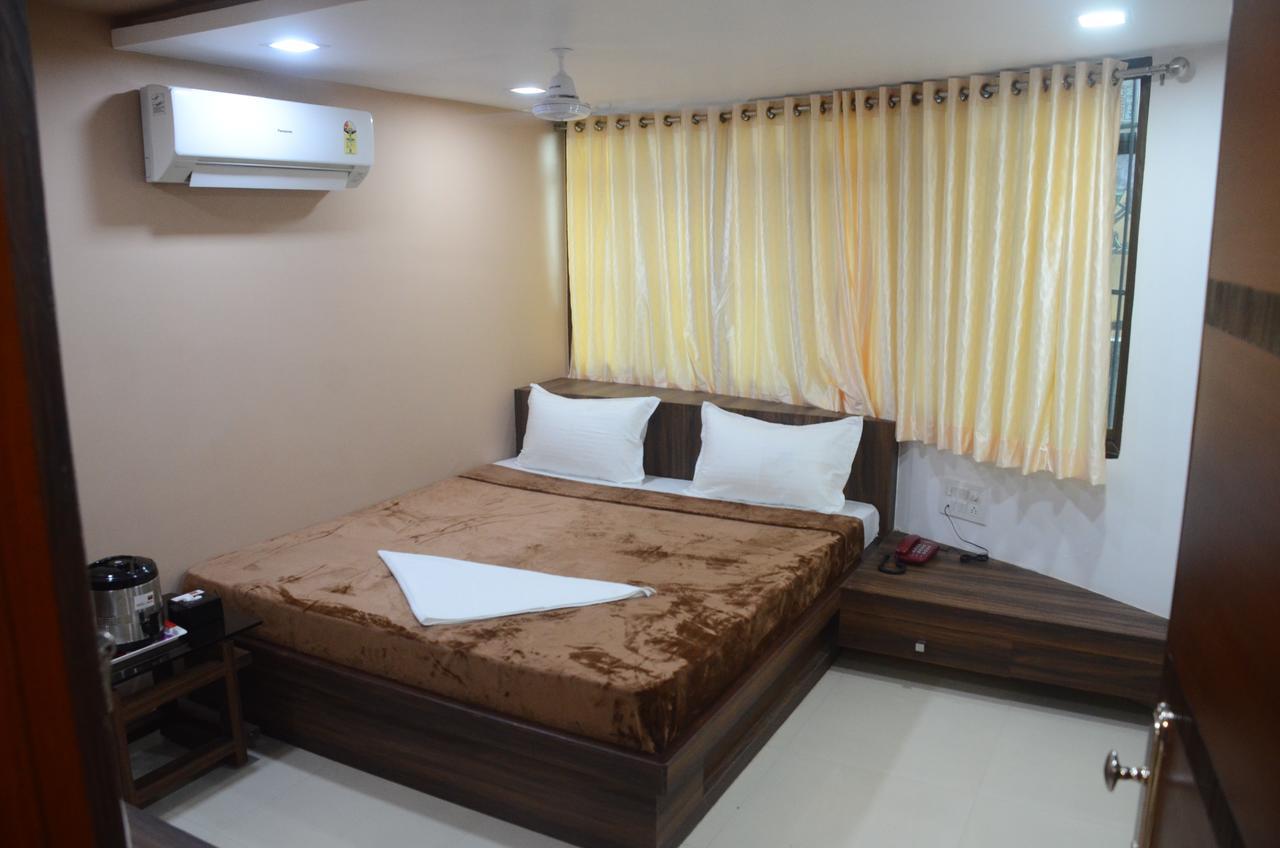 Hotel Ideal Vadodara Kültér fotó
