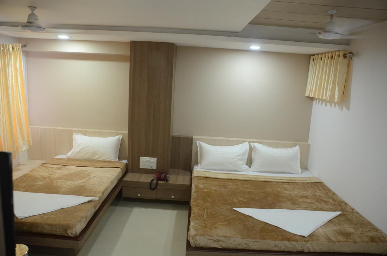 Hotel Ideal Vadodara Kültér fotó