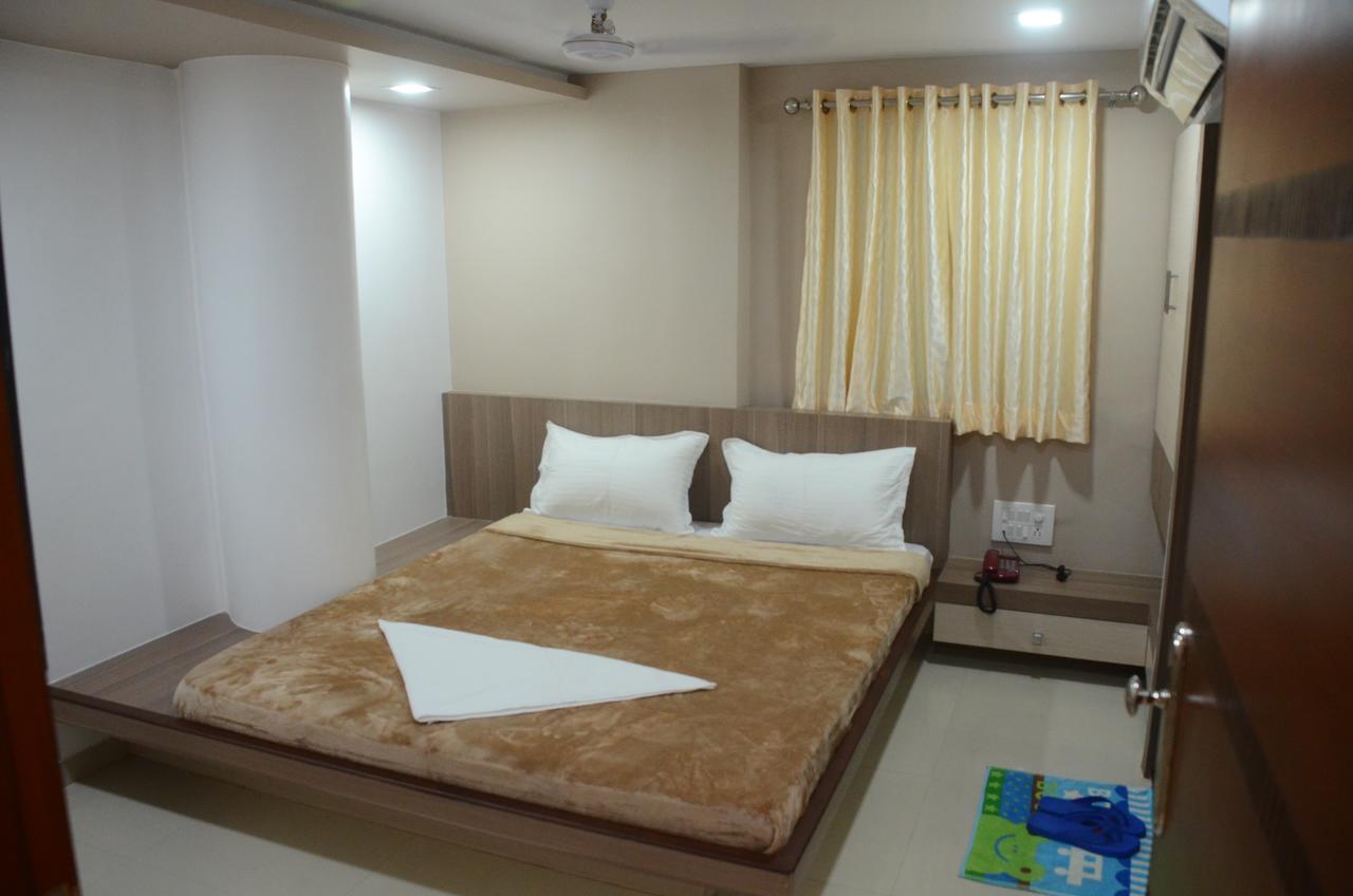 Hotel Ideal Vadodara Kültér fotó