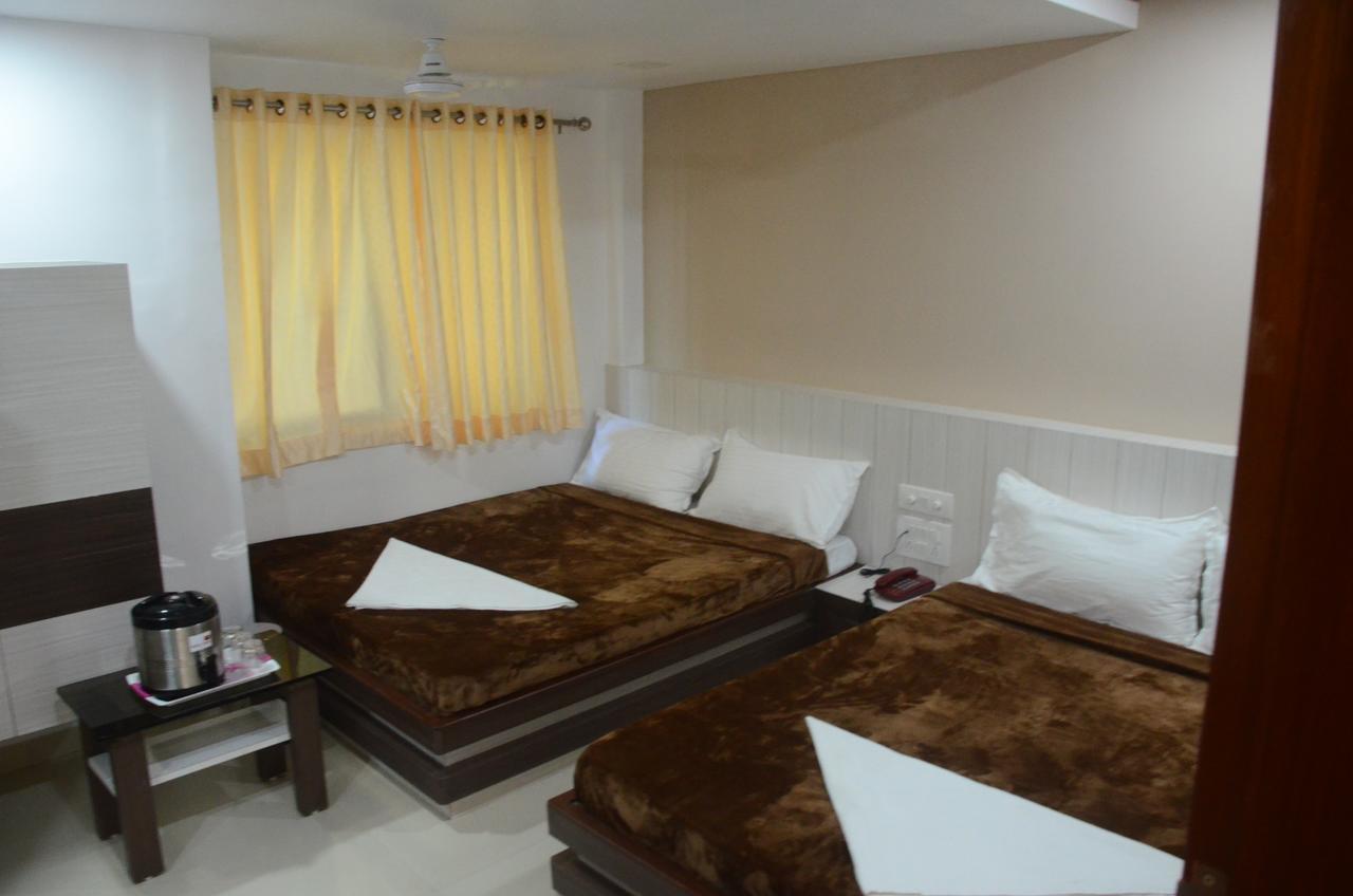 Hotel Ideal Vadodara Kültér fotó