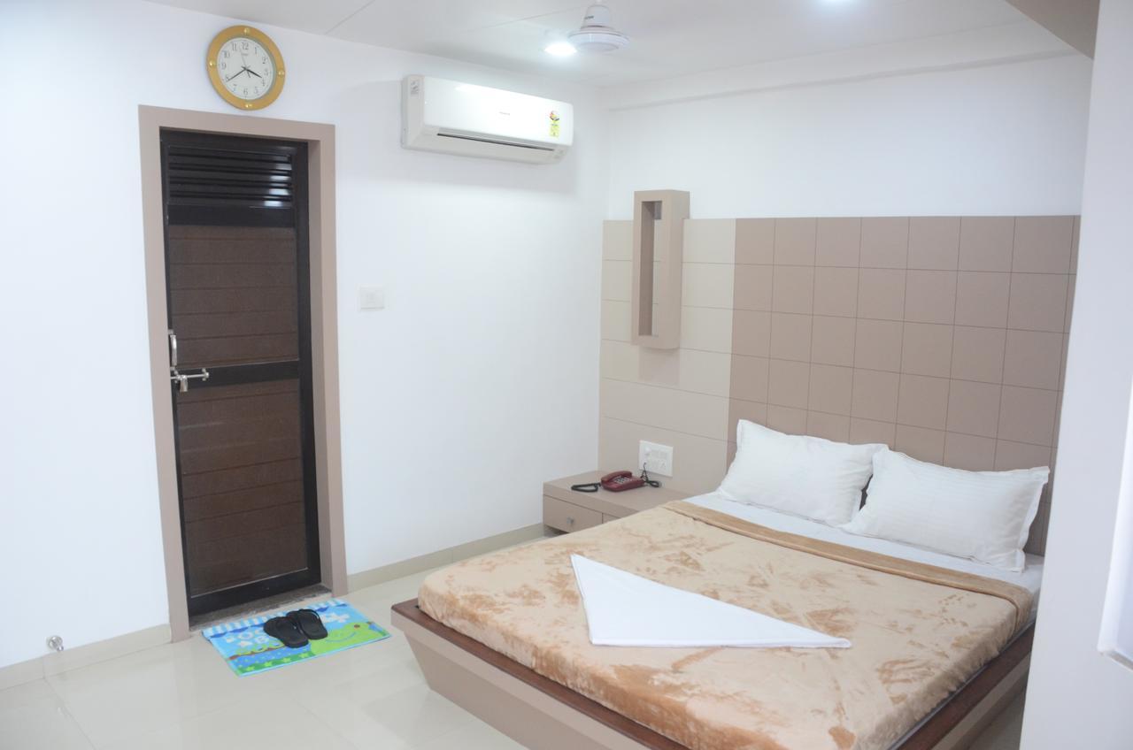 Hotel Ideal Vadodara Kültér fotó