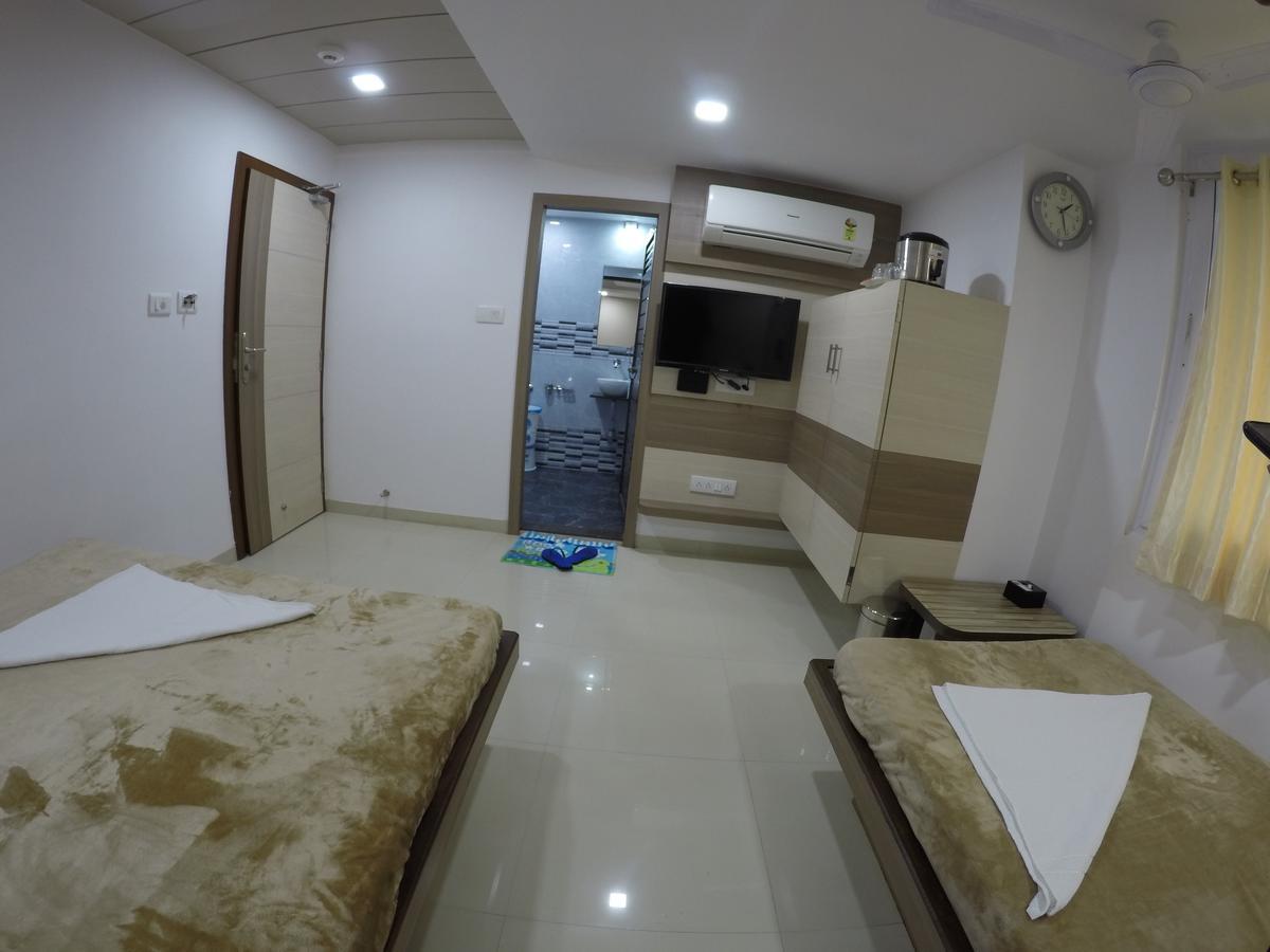 Hotel Ideal Vadodara Kültér fotó