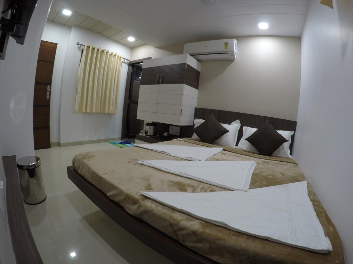 Hotel Ideal Vadodara Kültér fotó