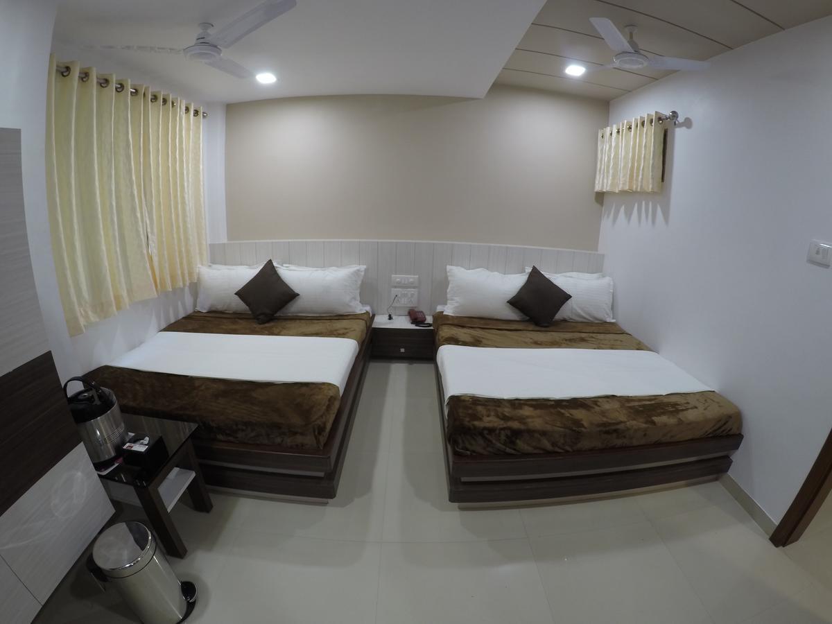 Hotel Ideal Vadodara Kültér fotó