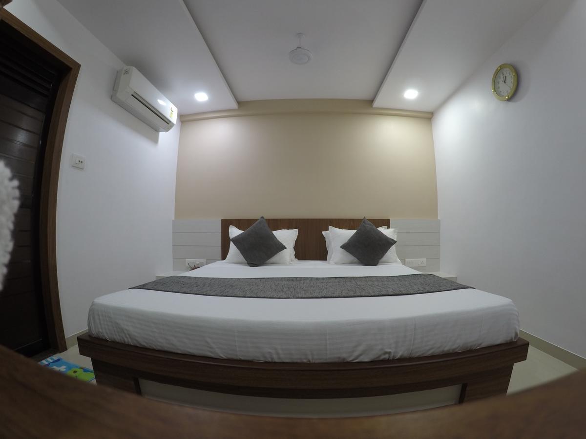 Hotel Ideal Vadodara Kültér fotó