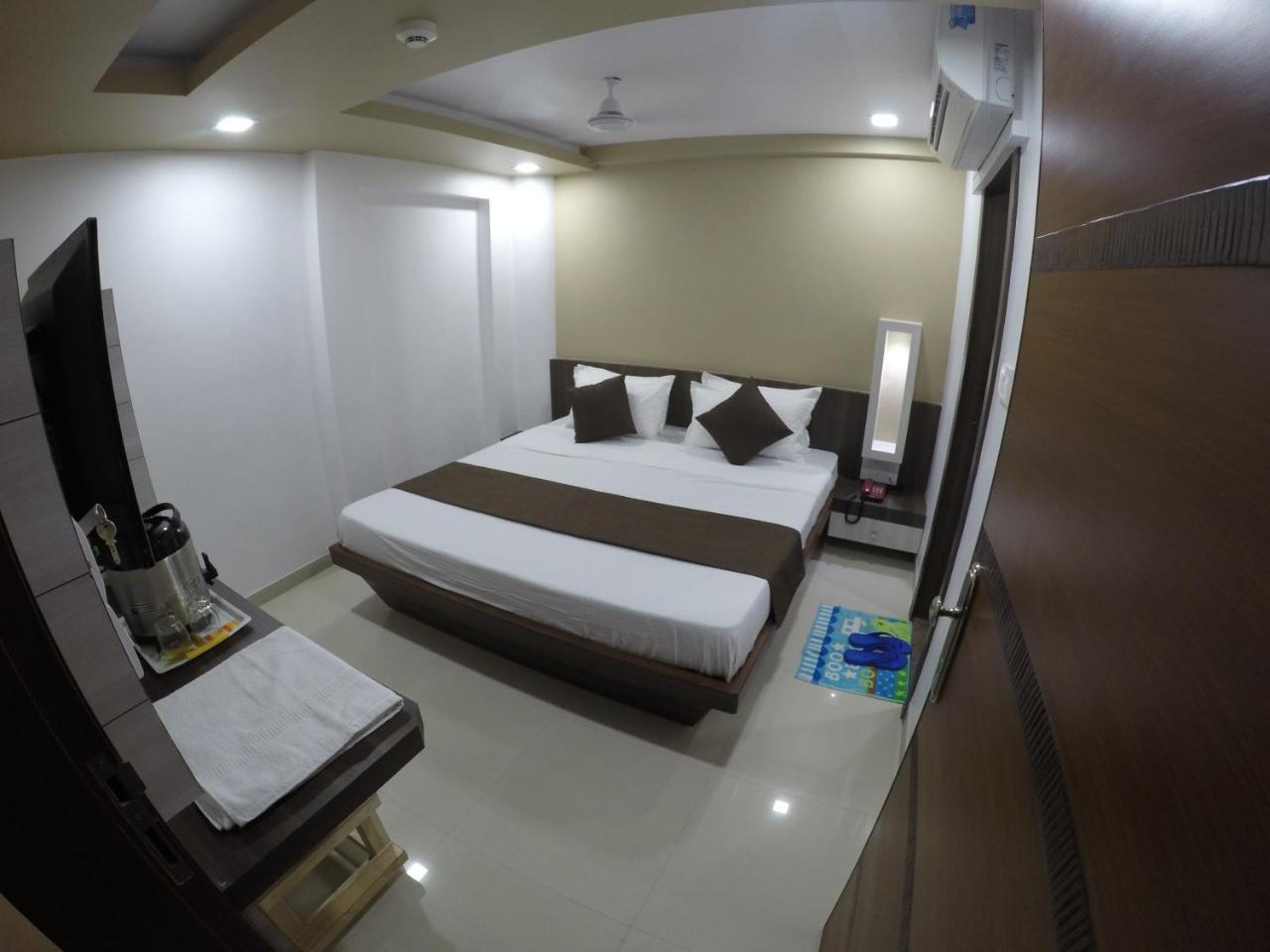 Hotel Ideal Vadodara Kültér fotó