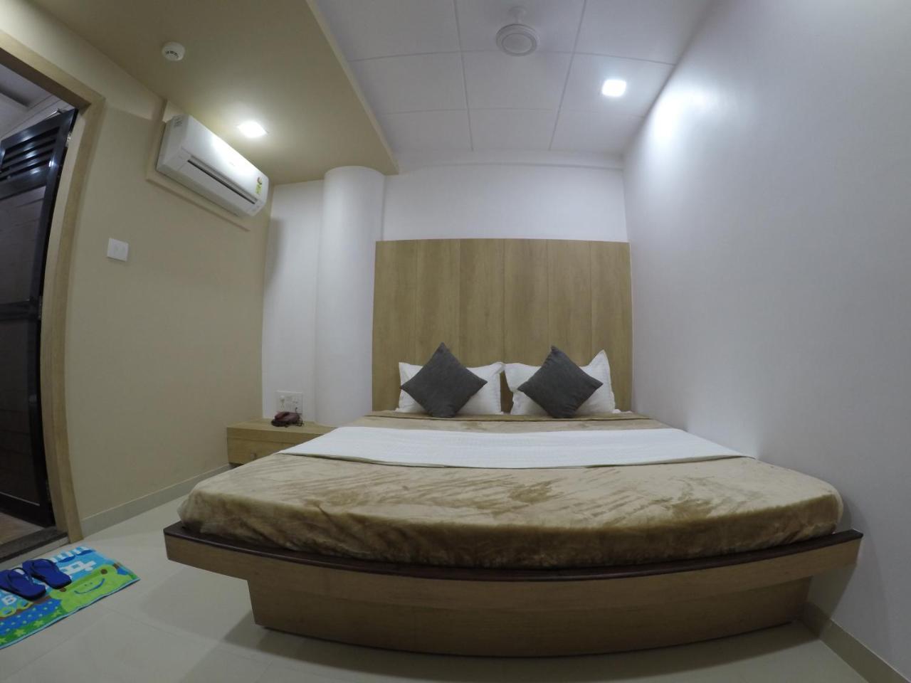 Hotel Ideal Vadodara Kültér fotó