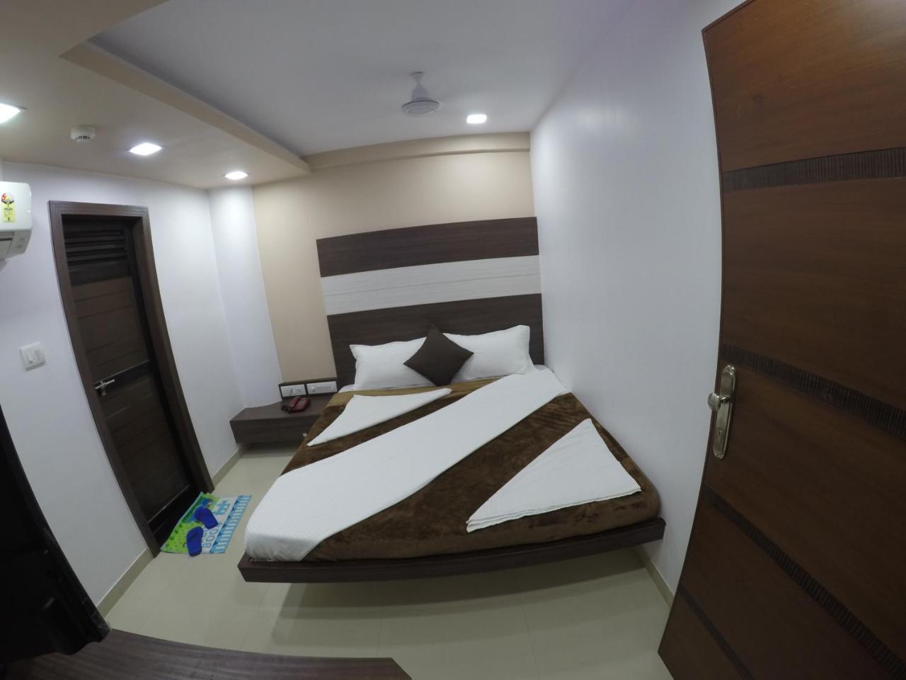 Hotel Ideal Vadodara Kültér fotó