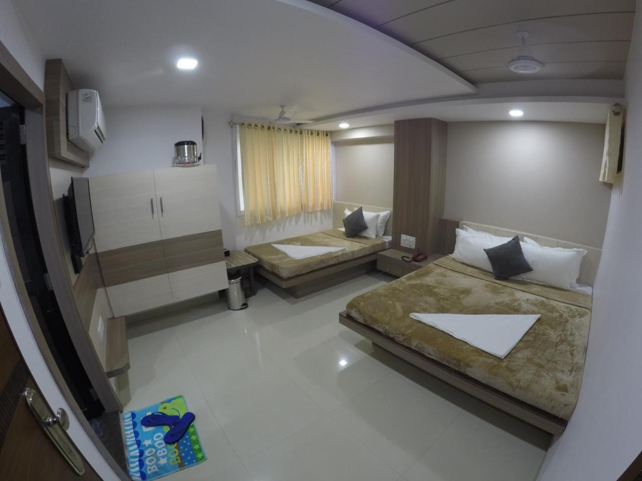 Hotel Ideal Vadodara Kültér fotó